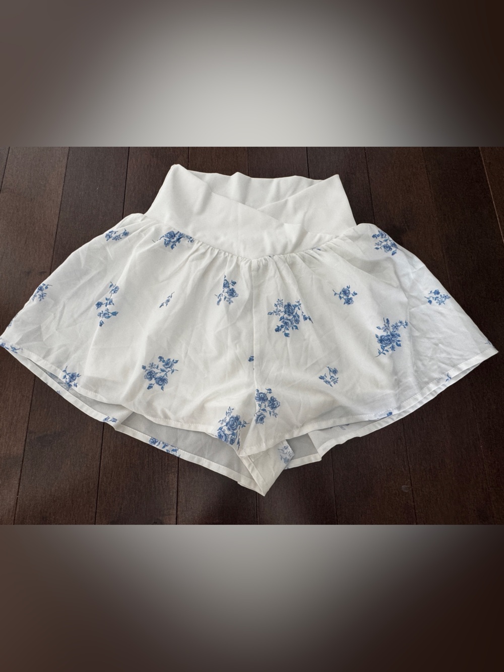 White Floral Shorts with Blue Blue Floral Print XS